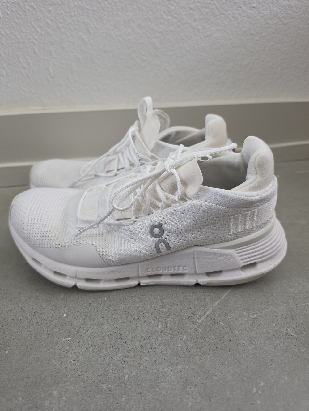 Womens On Cloud Tennis Shoes